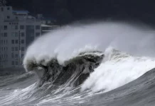 Tsunami hits South Korea